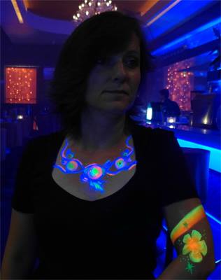 NEON-Blacklight-Painting-Bodypainting-Service 